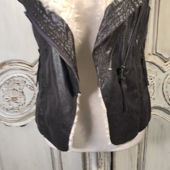 Mag Couture Faux Fur Collar and Lined Dark Metallic Zip Front Vest Size Small - Picture 7 of 14